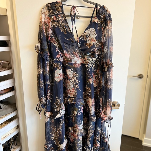 ASOS pleated layered tiered midi dress in navy floral print with lace trim - Picture 2 of 4